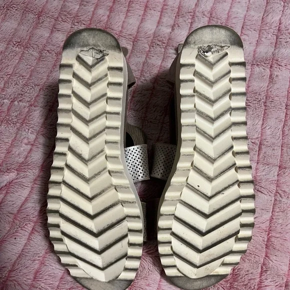 Ladies sz 10 sandals - Picture 4 of 7